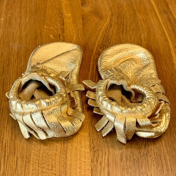 FRESHLY PICKED Gold Baby Moccasins 8 Fringe Leather Soft Sole Infant Moccs Shoes - Picture 4 of 8